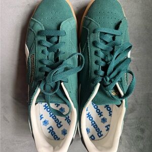 Reebok Club C Sneakers! Green
